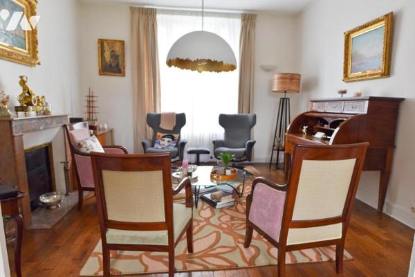 Maison de ville centre ville rive Gauche, proximité Gare, école et commerces.