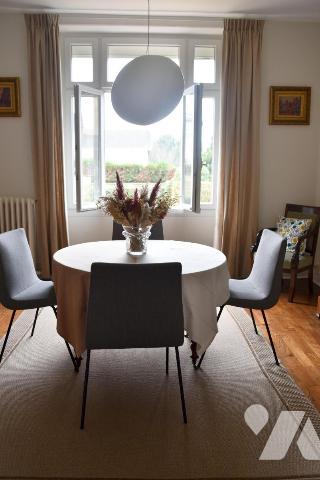 Maison de ville centre ville rive Gauche, proximité Gare, école et commerces.