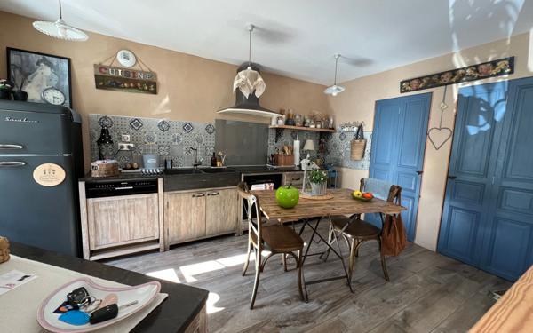 Maison à vendre    3 pièces • 234 m2 Saint-Savinien