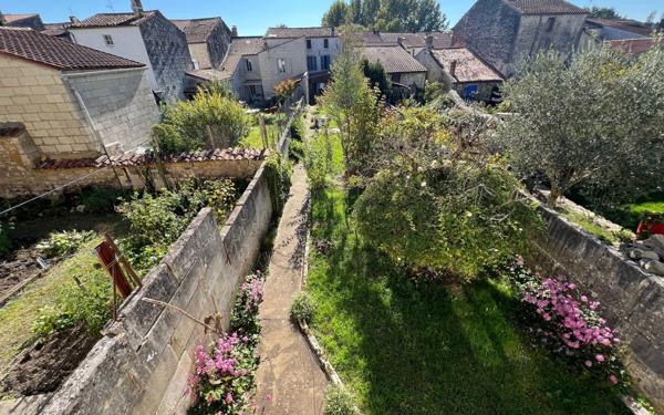 Maison à vendre    3 pièces • 234 m2 Saint-Savinien