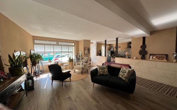 Maison à vendre    3 pièces • 234 m2 Saint-Savinien