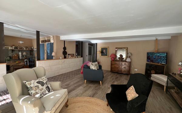 Maison à vendre    3 pièces • 234 m2 Saint-Savinien