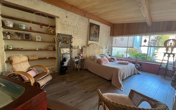 Maison à vendre    3 pièces • 234 m2 Saint-Savinien