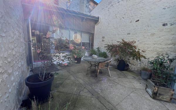 Maison à vendre    3 pièces • 234 m2 Saint-Savinien