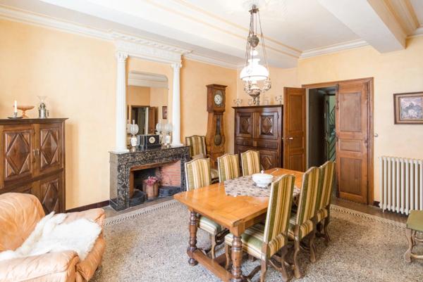 batisse avec  garage et locaux commerciaux- Idéal investisseur ou projet commercial / mixte en plein centre de Saint-Jean-du-Gard