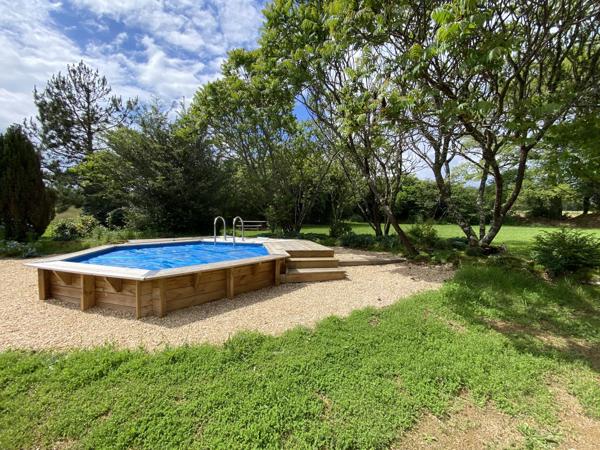 Maison de caractère de 4 chambres en pleine campagne, avec près de 2ha de terrain attenant