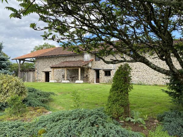 Maison de caractère de 4 chambres en pleine campagne, avec près de 2ha de terrain attenant