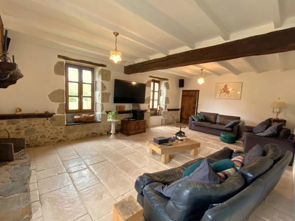 Maison de caractère de 4 chambres en pleine campagne, avec près de 2ha de terrain attenant