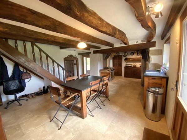 Maison de caractère de 4 chambres en pleine campagne, avec près de 2ha de terrain attenant