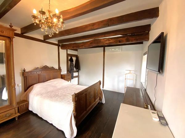 Maison de caractère de 4 chambres en pleine campagne, avec près de 2ha de terrain attenant