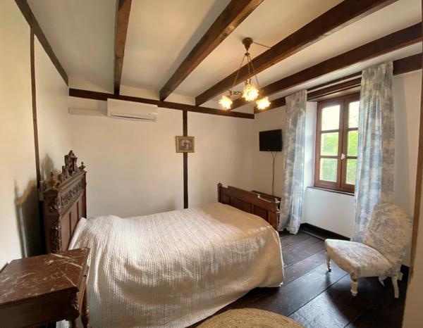 Maison de caractère de 4 chambres en pleine campagne, avec près de 2ha de terrain attenant