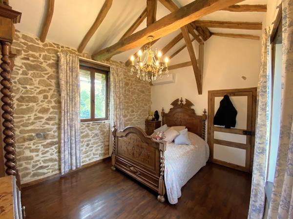 Maison de caractère de 4 chambres en pleine campagne, avec près de 2ha de terrain attenant
