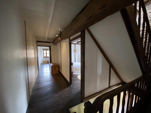 Maison de caractère de 4 chambres en pleine campagne, avec près de 2ha de terrain attenant