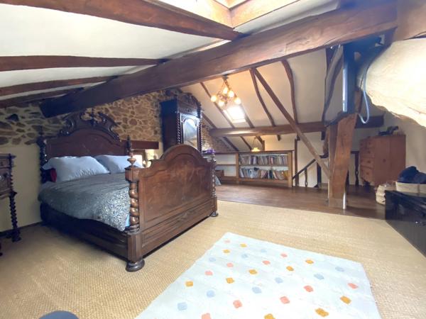 Maison de caractère de 4 chambres en pleine campagne, avec près de 2ha de terrain attenant