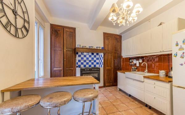 Maison à vendre    9 pièces • 325,38 m2 Digne-les-Bains