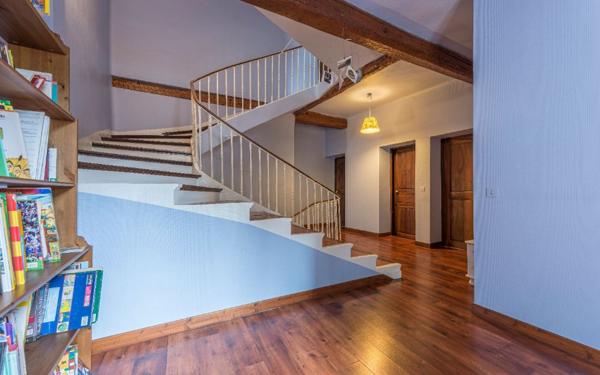 Maison à vendre    9 pièces • 325,38 m2 Digne-les-Bains