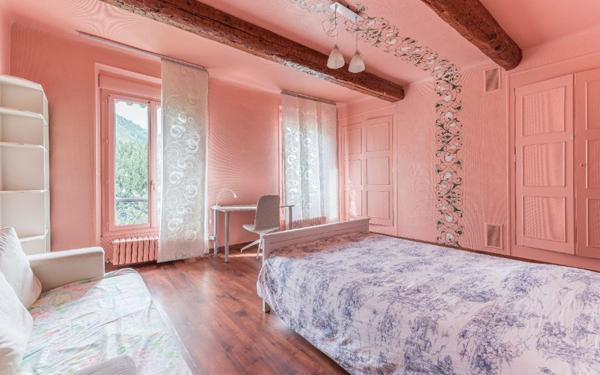 Maison à vendre    9 pièces • 325,38 m2 Digne-les-Bains