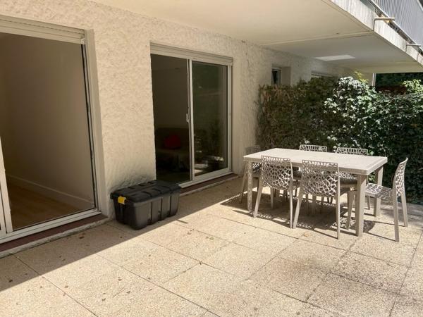 LA BAULE  SECTEUR LES PINS APPARTEMENT T2 AVEC TERRASSE - CAVE  ET STATIONNEMENT