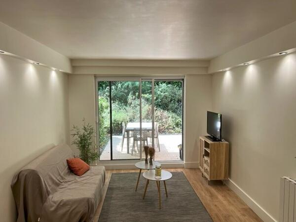 LA BAULE  SECTEUR LES PINS APPARTEMENT T2 AVEC TERRASSE - CAVE  ET STATIONNEMENT