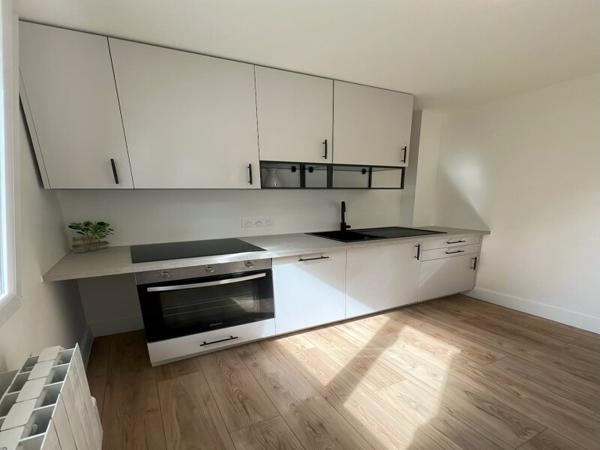 LA BAULE  SECTEUR LES PINS APPARTEMENT T2 AVEC TERRASSE - CAVE  ET STATIONNEMENT