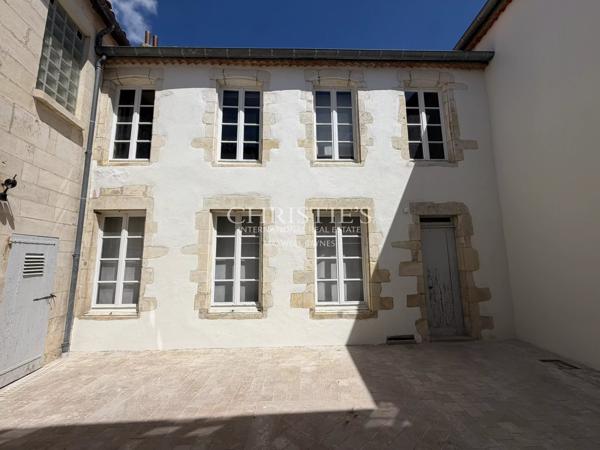 Bâtisse historique à rénover en coeur de village