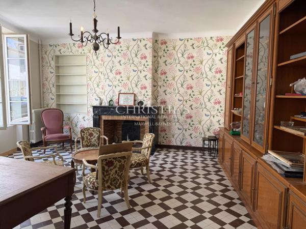 Bâtisse historique à rénover en coeur de village