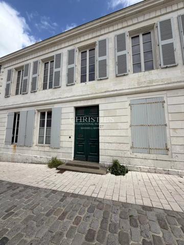 Bâtisse historique à rénover en coeur de village