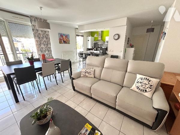 LA GARE A PIED, COMMERCES AU PIED DE L’IMMEUBLE
BEAU 3 PIECES 70.86m² VUE DEGAGEE – PLEIN SUD