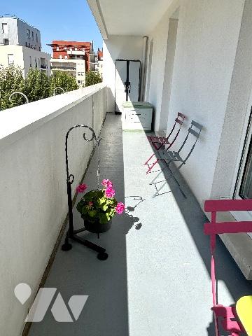 LA GARE A PIED, COMMERCES AU PIED DE L’IMMEUBLE
BEAU 3 PIECES 70.86m² VUE DEGAGEE – PLEIN SUD
