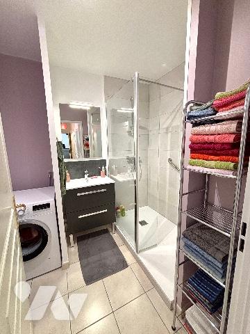 LA GARE A PIED, COMMERCES AU PIED DE L’IMMEUBLE
BEAU 3 PIECES 70.86m² VUE DEGAGEE – PLEIN SUD