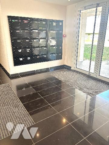 LA GARE A PIED, COMMERCES AU PIED DE L’IMMEUBLE
BEAU 3 PIECES 70.86m² VUE DEGAGEE – PLEIN SUD