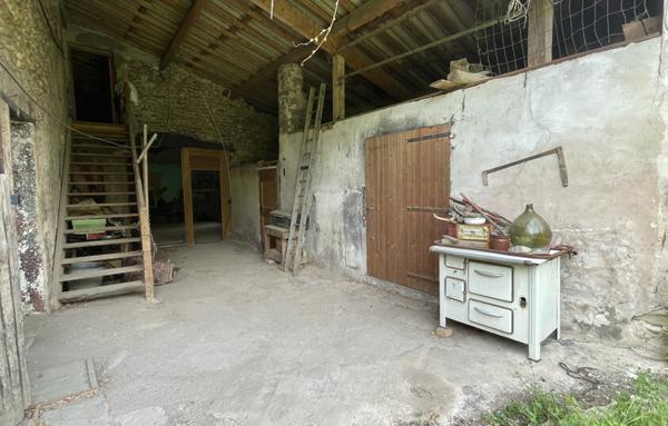 Maison à rénover   165 m2 habitables potentiels   Terrain 753 m2   Pizançon (Chatuzange-le-Goubet)