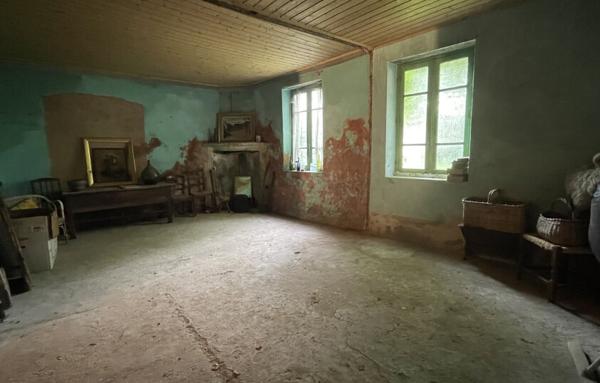 Maison à rénover   165 m2 habitables potentiels   Terrain 753 m2   Pizançon (Chatuzange-le-Goubet)