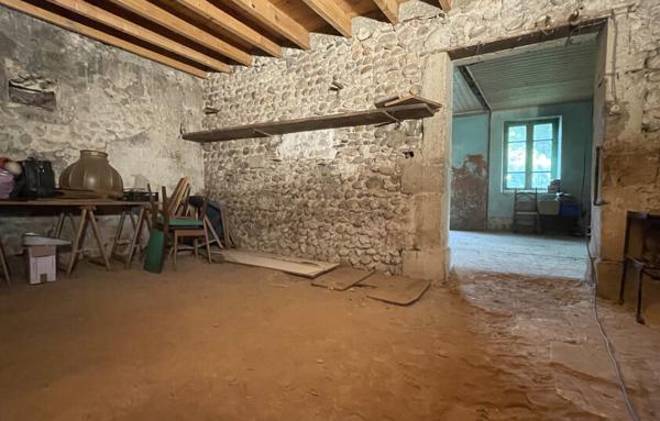 Maison à rénover   165 m2 habitables potentiels   Terrain 753 m2   Pizançon (Chatuzange-le-Goubet)