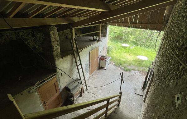 Maison à rénover   165 m2 habitables potentiels   Terrain 753 m2   Pizançon (Chatuzange-le-Goubet)