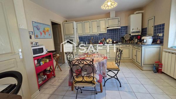 A 2 mn des commerces et des écoles