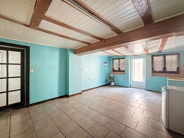 A vendre - Maison de 62m2, une chambre, a renover a Chateauneuf Sur Sarthe