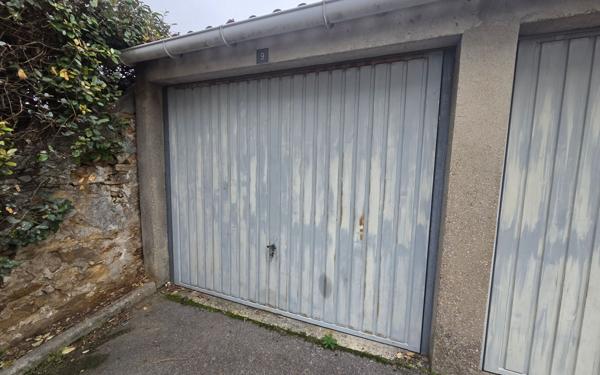 Stationnement à louer    15 m2 La Ville-du-Bois