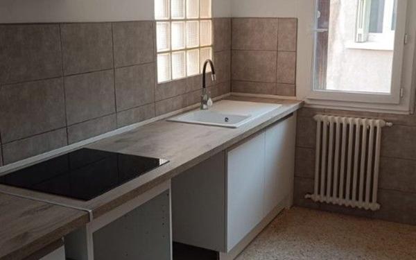 Appartement à louer    4 pièces •  Oraison