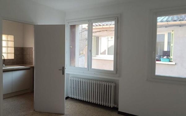 Appartement à louer    4 pièces •  Oraison