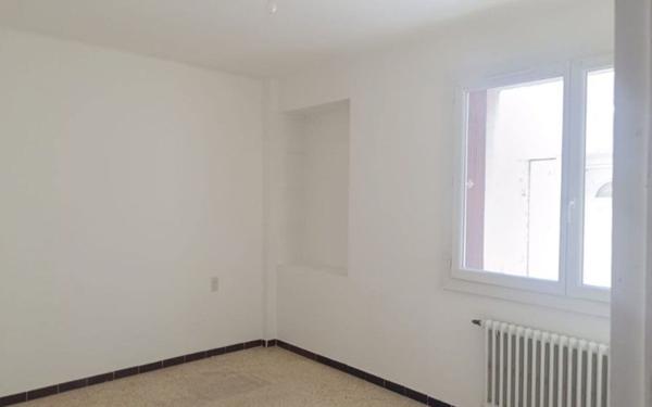 Appartement à louer    4 pièces •  Oraison