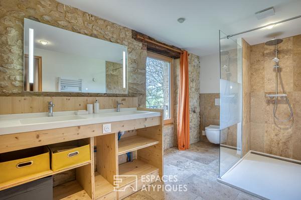 Hameau Périgourdin au coeur de 12 hectares avec deux sources naturelles