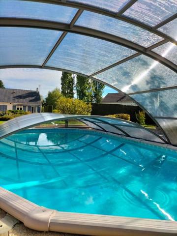 Propriété avec piscine couverte, salle de réception et 3 369 m² de terrain ? À seulement 10 minutes de Châteaudun