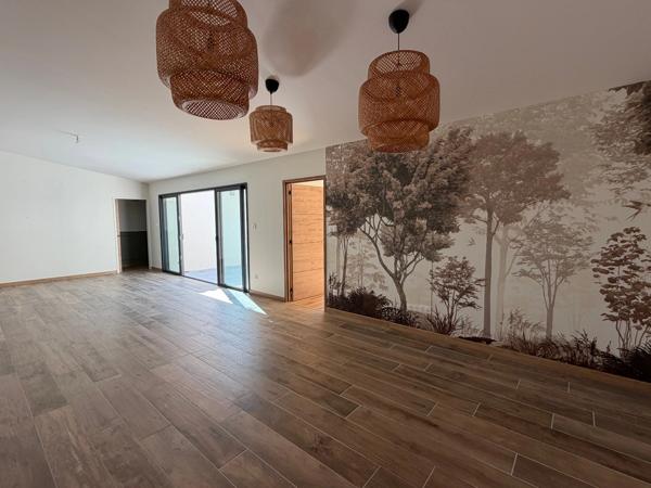 AIZENAY (85)- CALME ABSOLU - VILLA CONTEMPORAINE 2024 GRAND CONFORT 4 CHAMBRES AVEC GARAGE SUR 783 M²