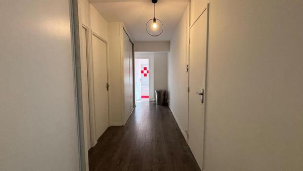 Appartement familial 5 pièces avec stationnement et 4 chambres