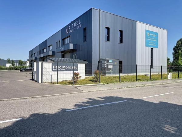 Location                                                      Local commercial
                        
                                         288 m2                     à Bourgoin-Jallieu