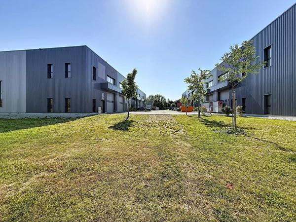 Location                                                      Local commercial
                        
                                         288 m2                     à Bourgoin-Jallieu
