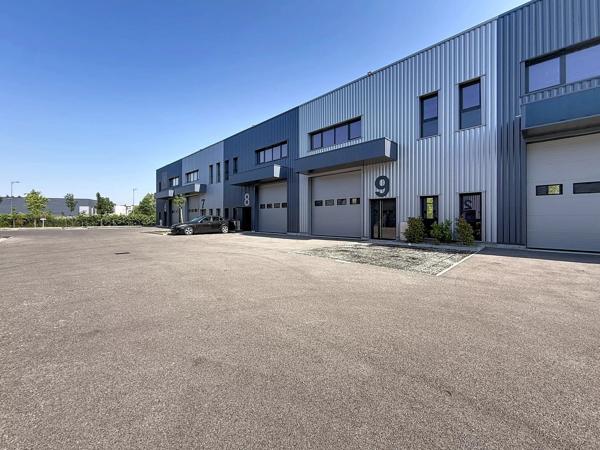 Location                                                      Local commercial
                        
                                         288 m2                     à Bourgoin-Jallieu