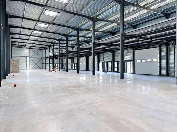 Location                                                      Local commercial
                        
                                         288 m2                     à Bourgoin-Jallieu