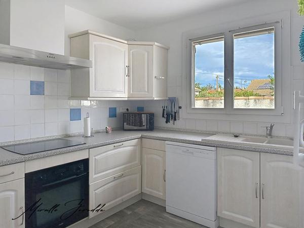 Maison   5 pièces 90 m² avec piscine et garage